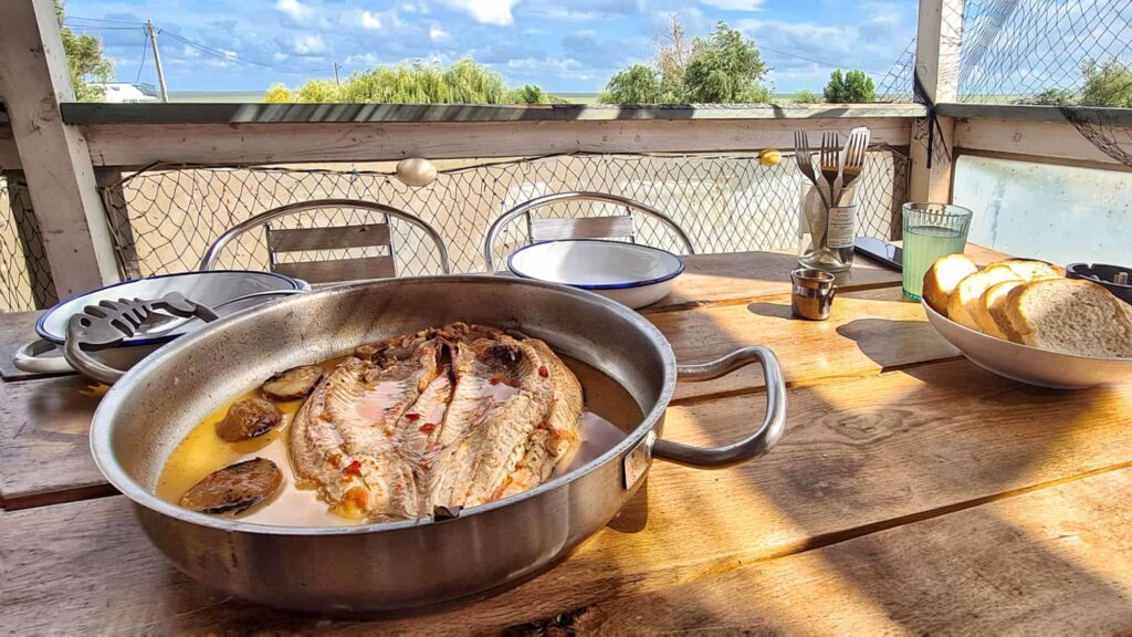 taverna-le-gafish-sarichioi-peste-proaspat-peste-pe-plita-peste-la-protap-bors-de-peste