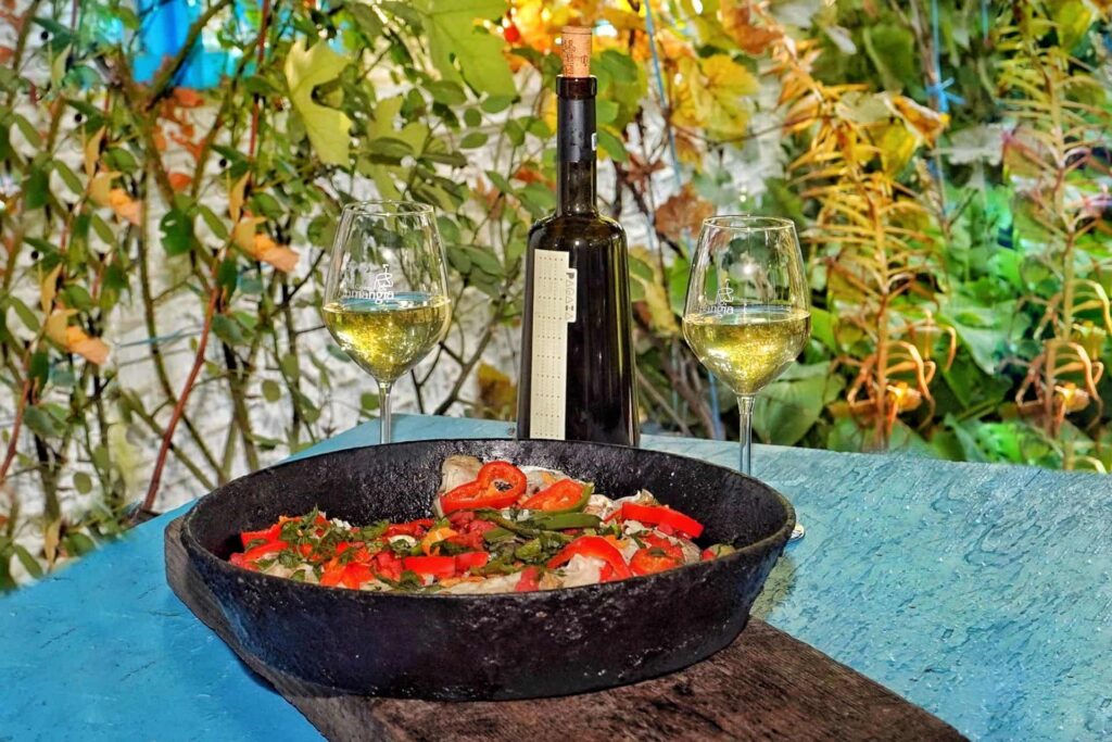 peste-si-vin-de-la-crama-hamangia-pagaia-fumee-sec