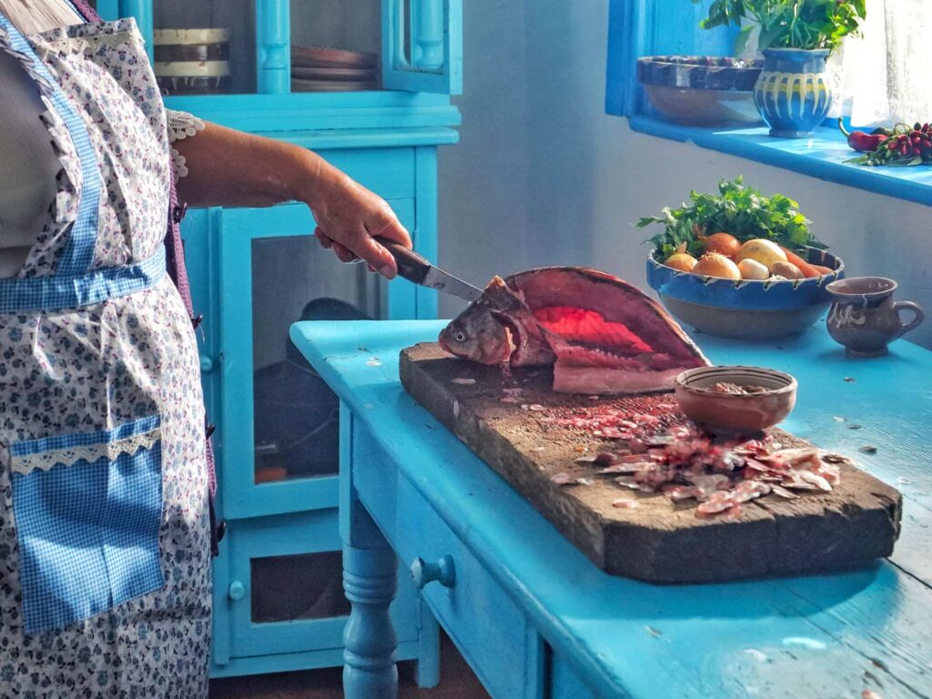 protap-de-peste-pe-pat-de-cartofi-reteta-traditionala-jurilovca-lipoveni-jeni-turcu