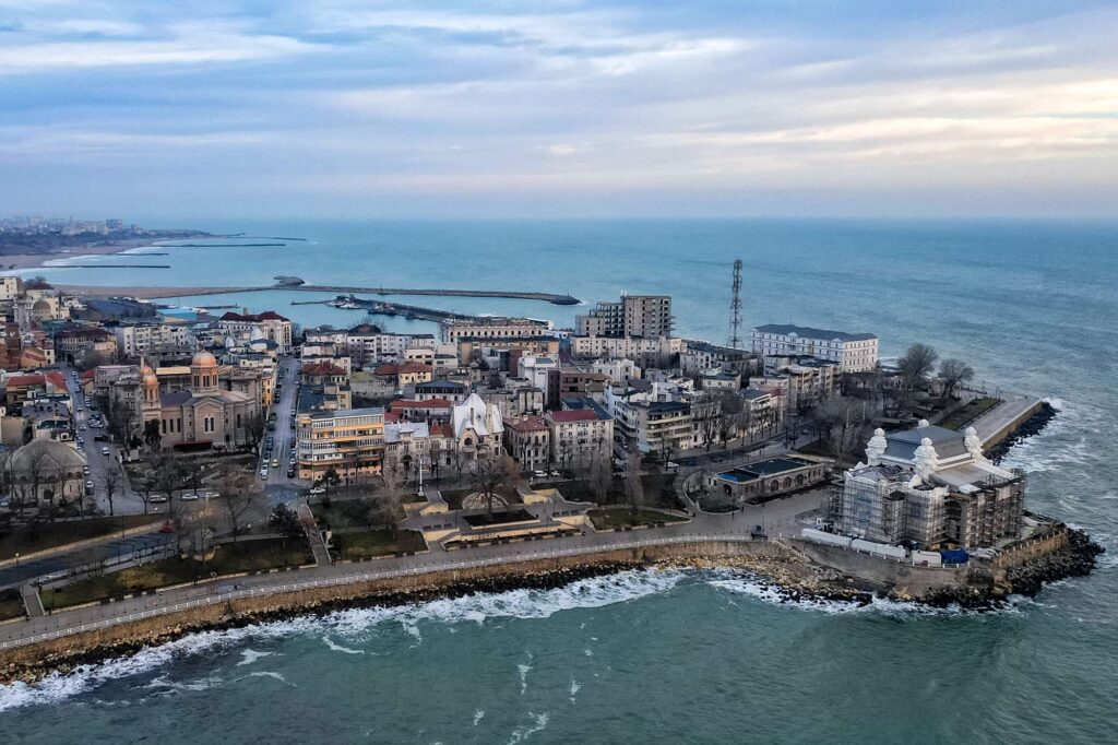 Zona-peninsulara-constanta-faleza-cazino