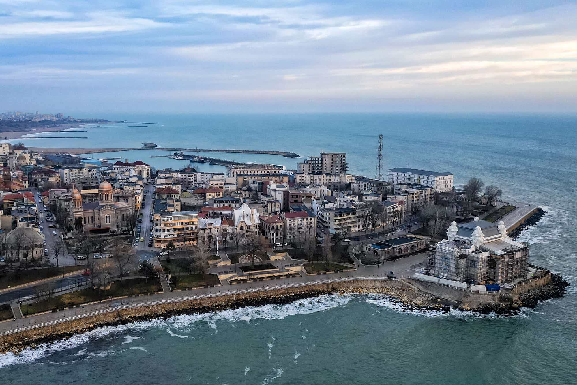 Zona-peninsulara-constanta-faleza-cazino
