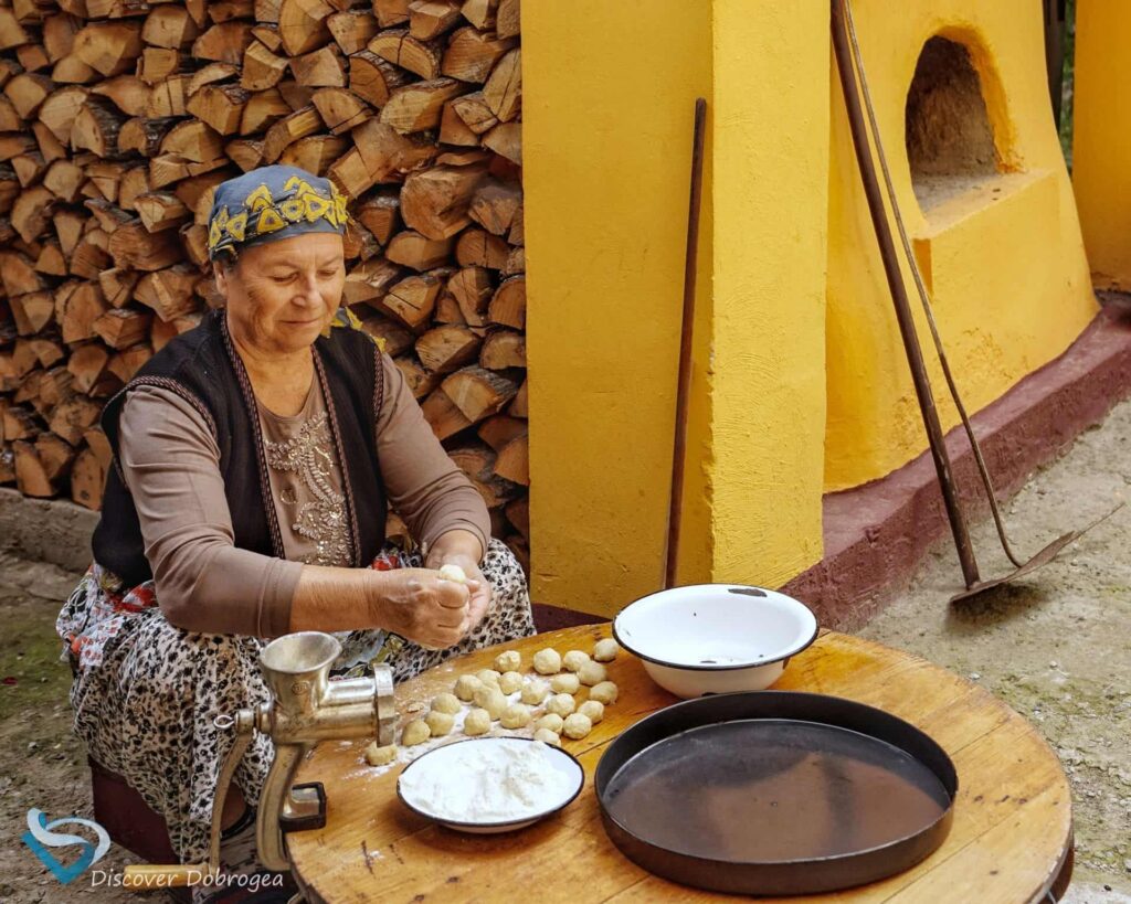 sarayliile-dizme-delicii-ale-gastronomiei-musulmane-din-dobrogea-mirem-mustafa-cobadin